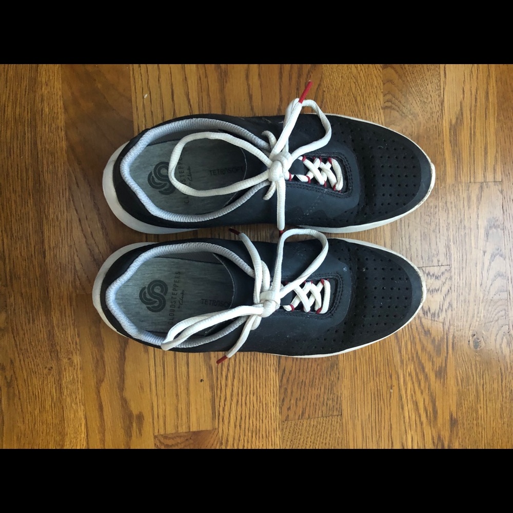 GUC!! Clark’s men’s shoes size 7.